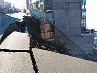 В центре Владивостока обрушилась подпорная стена на стройке высотного дома (ВИДЕО)